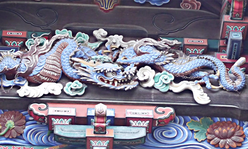 秩父神社は豪華な彫刻とおみくじがいっぱい