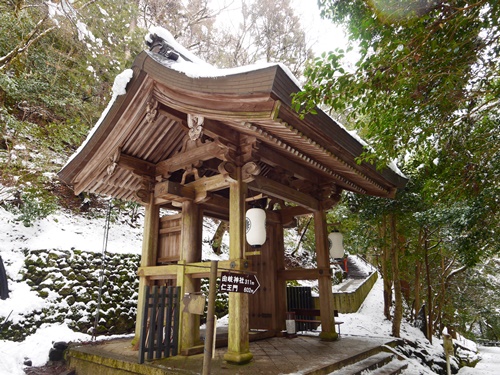 鞍馬寺は宇宙とつながるパワースポット 見どころとご利益は みかた らぼ