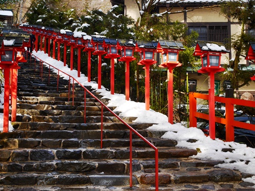 貴船神社はカップルで行くと別れる 縁結び神社の秘密 みかた らぼ