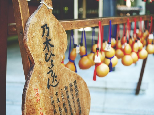 乃木神社で話題のお守りとは ご利益にも注目したい みかた らぼ